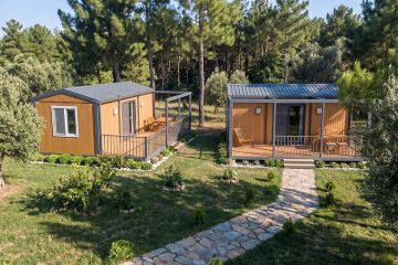 Experiencia de agricultura ecológica en el campo con una casa diminuta