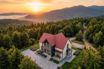 Use of Natural Materials in Prefabricated Houses
