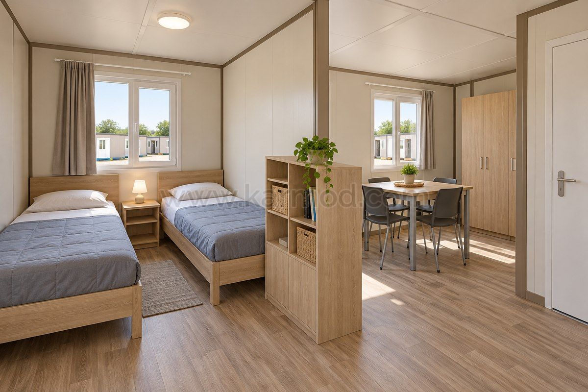 Planungsvisualisierung eines modularen Familienzimmers mit getrenntem Schlaf- und Essbereich für eine Unterkunft in Österreich