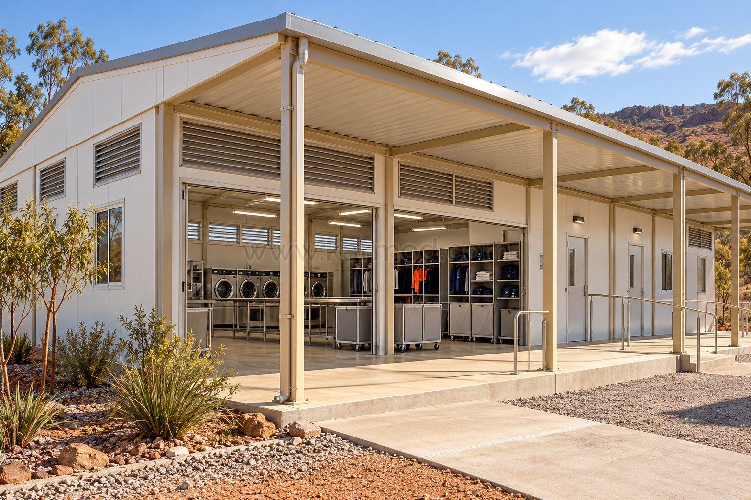 Zona modular de vestuario y lavandería con ventilación protegida y almacenamiento separado de ropa.