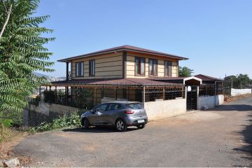 Отдельная двухуровневая вилла с садом