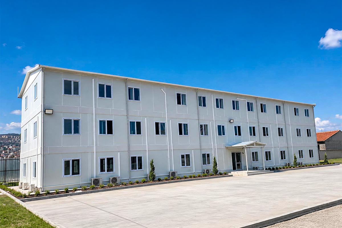 Proyecto de Oficina Prefabricada de Tres Plantas