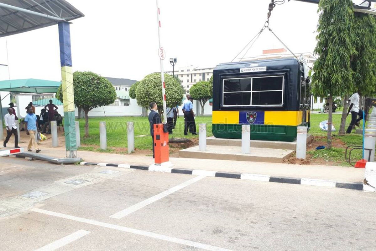 A Karmod produziu e montou cabines de segurança para a polícia da Nigéria